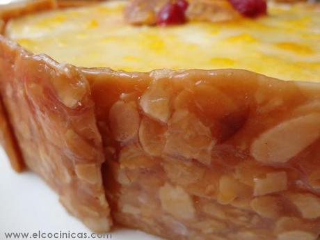 Tarta de crema de miel y daquoisse de almendras. Tarta nido de abejas Tarta de crema de miel y daquoisse de almendras. Tarta nido de abejas
