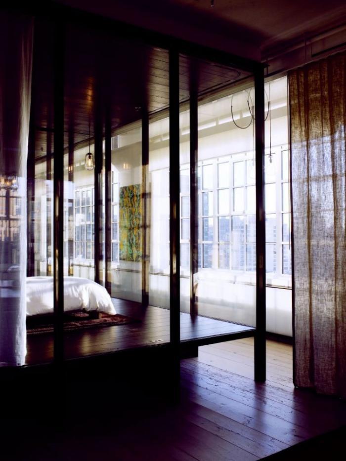 UN LOFT CON CORTINAS