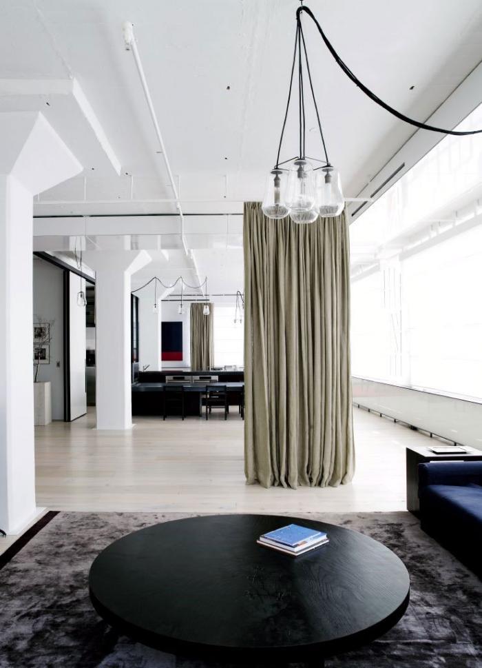 UN LOFT CON CORTINAS