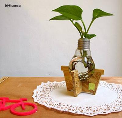 Producto artesanal decorativo Bombillo incandescente reciclado.