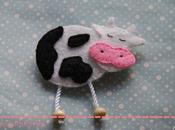 Broche vaca duerme