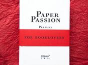 Karl Lagerfeld huele libro