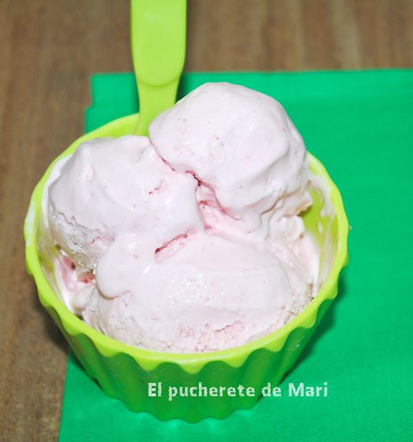 HELADO DE YOGUR GRIEGO Y MERMELADA DE FRESA CASERA