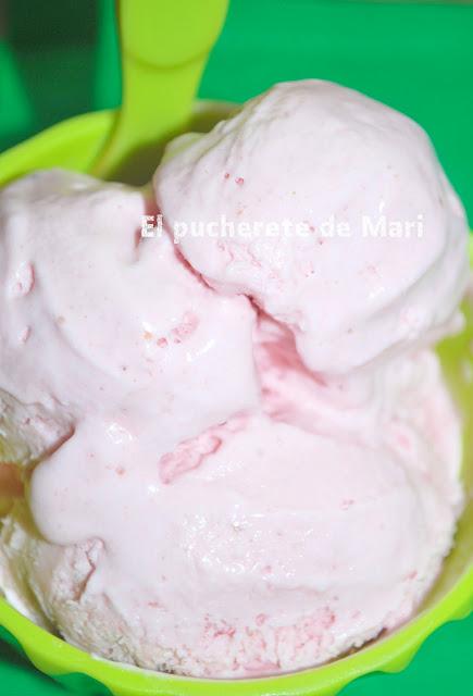 HELADO DE YOGUR GRIEGO Y MERMELADA DE FRESA CASERA