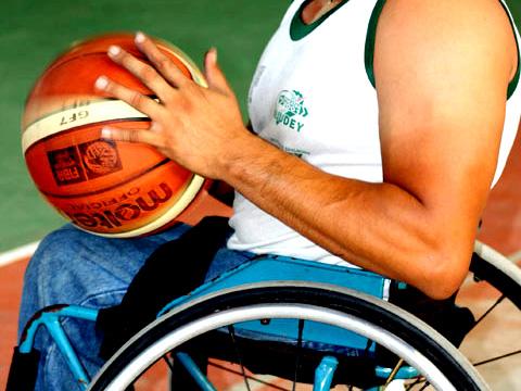 Baloncesto en silla de ruedas, magia para el corazón.