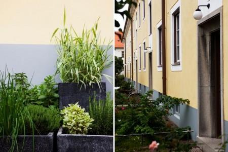 60 m² en dos plantas suelo madera color negro sillas y mesa eames sillas Eames en azul los módulos violetas de pared de Montana lámparas de diseño lámpara kartell Kartell Louis Ghost lampara globos terráqueos decoración estilo nórdico estantería en blanco de String diseño de muebles diseño de interiores diseño danés diseño americano decoración pisos pequeños decoración nórdica sueca decoración escandinava decoración de interiores blog interiorismo blog decoración blog deco