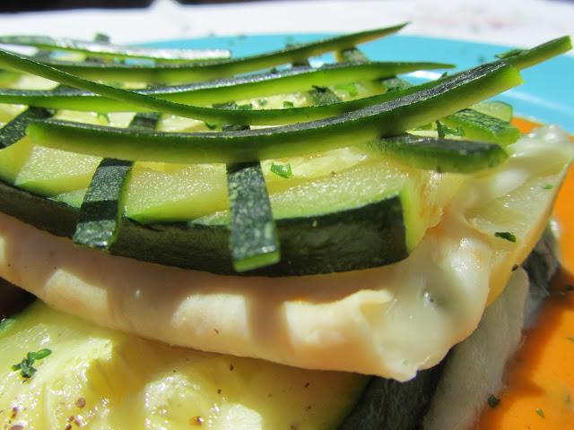 San jacobos de calabacín con salsa marinera