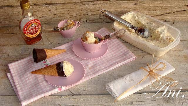 HELADO DE NUECES Y JARABE DE ARCE.