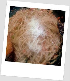 Espaguetis con verduras y carbonara sin lactosa