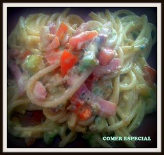 Espaguetis con verduras y carbonara sin lactosa