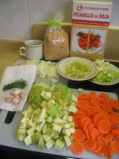 Guiso de albóndigas de soja con verduras y manzana