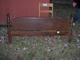 Tienes unos espaldares de cama que no usas reciclalos y conviertelos en bancos