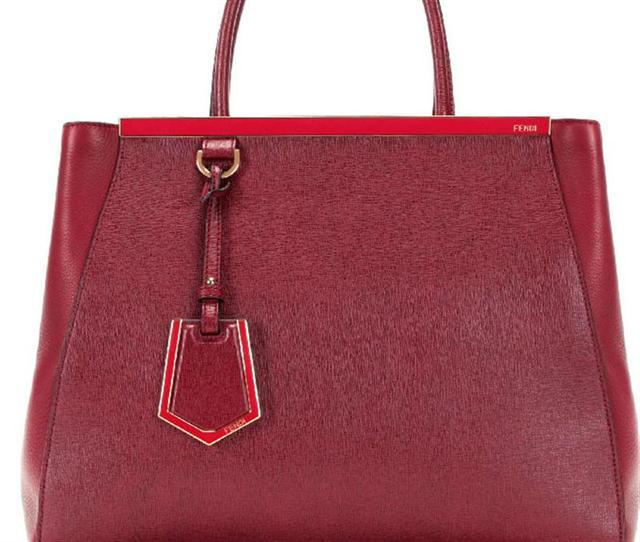 LAS FAMOSAS  APUESTAN AL NUEVO BOLSO FENDI PARA EL OTOÑO