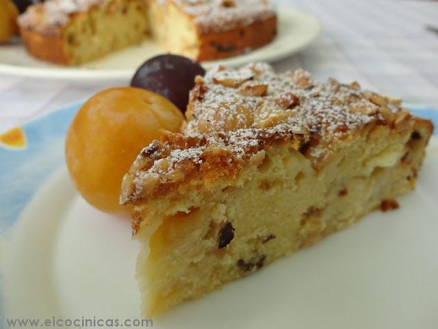 Pastel de ciruelas y avellanas