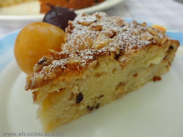Pastel de ciruelas y avellanas