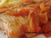 Merluza salsa tomate verduras patatas fritas