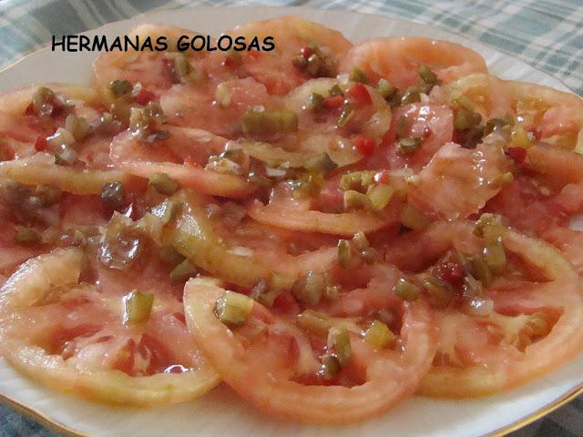 CARPACCIO DE TOMATE CON VINAGRETA DE ENCURTIDOS