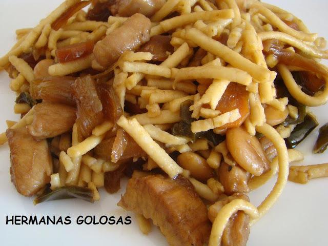 FIDEOS CHINOS CON POLLO Y ALMENDRAS
