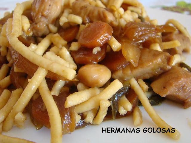 FIDEOS CHINOS CON POLLO Y ALMENDRAS