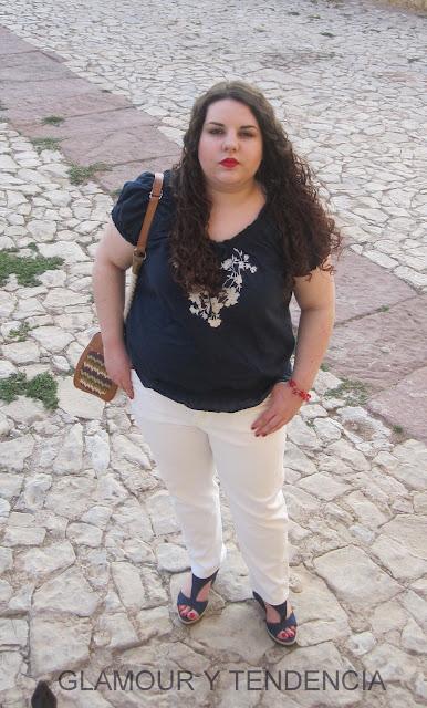 Outfit navy/white/red con inspiración pin up Outfit navy/white/red con inspiración pin up