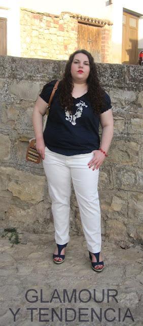 Outfit navy/white/red con inspiración pin up Outfit navy/white/red con inspiración pin up