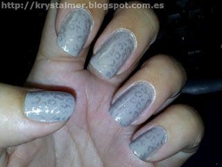 Look visón con estampado 