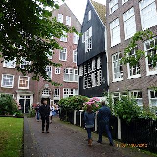 Visitando el Patio de las beguinas de Amsterdam - visiting the Begijnhof in Amsterdam
