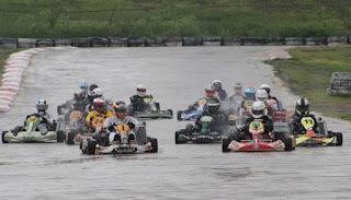 Lluvia y adrenalina al máximo en el autódromo de León