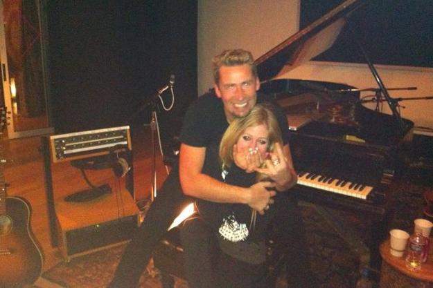 Avril Lavigne se compromete