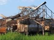 Mujer quema casa encuentra marido amante