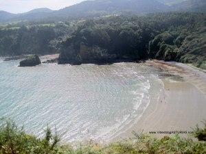 Playa de Cadavedo o La Ribeirona en Valdes