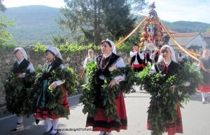 La Regalina en Cadavedo, Valdes: Ramos alfiladas y bollo
