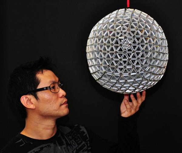 1 Lámpara TetraBox por el diseñador Ed Chew