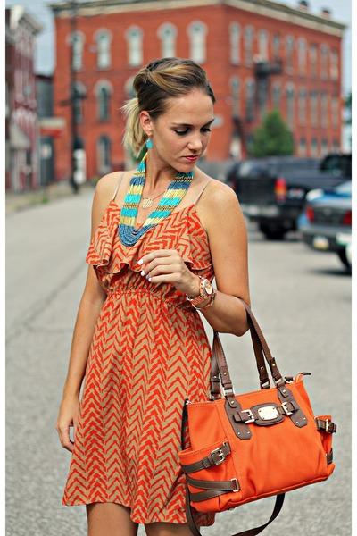Street Style: El naranja se impone esta Primavera - Verano 2012