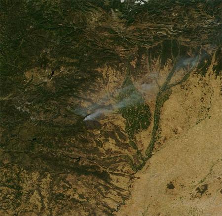 Imagen satélite (21.08.2012) del incendio en León