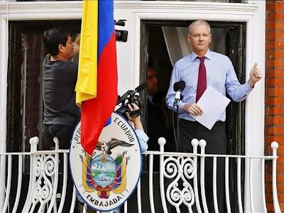 Assange: Cuatro estrategias para escapar de la embajada