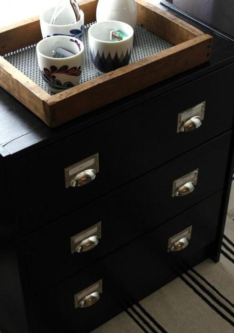 transformacion antes despues de comoda rast en mueble organizador negro