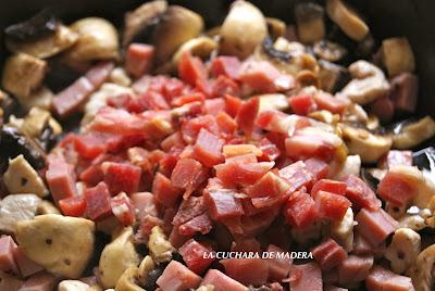 CUSCUS CON POLLO, CHAMPIÑONES Y JAMONES