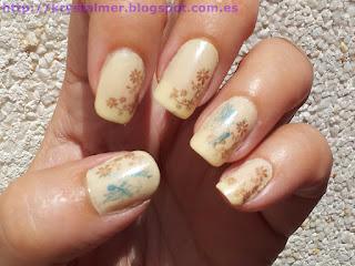 Amarillo pastel con estampado marrón y hadas azules