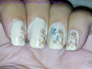 Amarillo pastel con estampado marrón y hadas azules