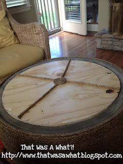 La transformación de un caucho a una mesa excepcional para combinar con unos muebles de Rathan