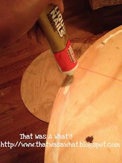 La transformación de un caucho a una mesa excepcional para combinar con unos muebles de Rathan