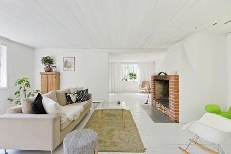 techo de madera blanco suelo de madera blanco suelo de madera sillas hormiga sillas fritz hansen sillas eames sillas arne jacobsen sillas ant muebles nórdicos muebles eames Estilo nórdico de vacaciones estilo nórdico diseño de interiores diseño danés muebles decorar casas decoración vacaciones decoración nórdica decoración muebles de diseño decoración espacios diáfanos decoración de paredes decoración de interiores cocina moderna abierta blog interiores blog decoración 