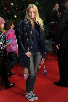 Poppy vs. Cara Delavigne