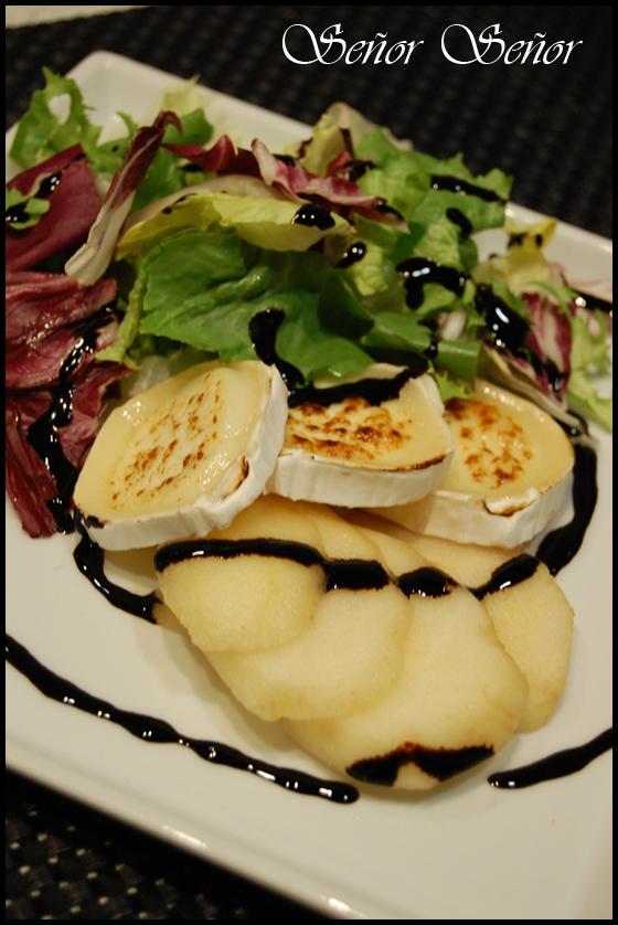 Ensalada de pera y queso de cabra