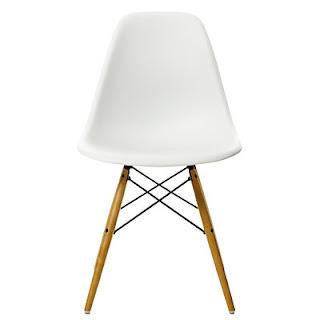 EAMES PLASTIC SIDE CHAIR 