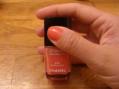 Dos lacas de uñas a prueba: Chanel vs Essie