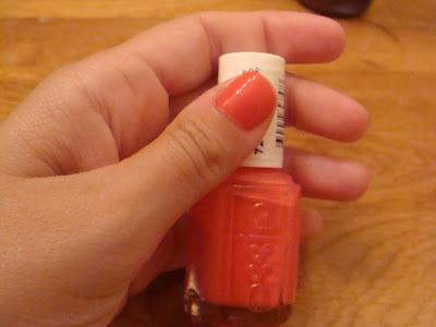 Dos lacas de uñas a prueba: Chanel vs Essie