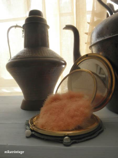 Una polvera antigua y algo más