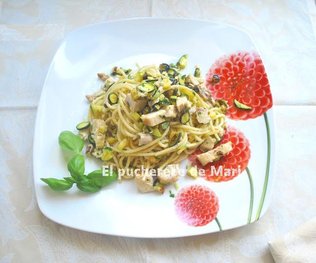 ESPAGUETIS CON PESTO DE CALABACÍN Y BONITO